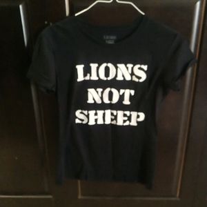 Lions Not Sheep OG Large tee